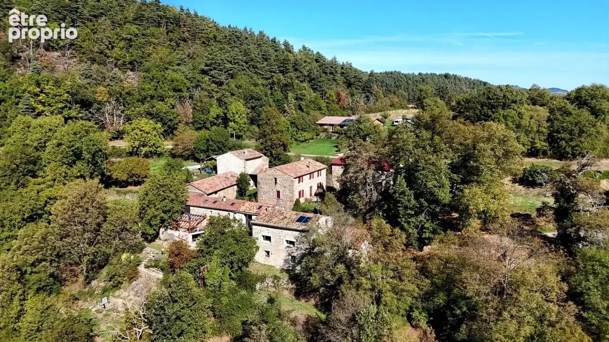 SILHAC   Propriété en pierre de caractère, avec dépendances et plus de 2 hectares de terrains aménagés - photo 4
