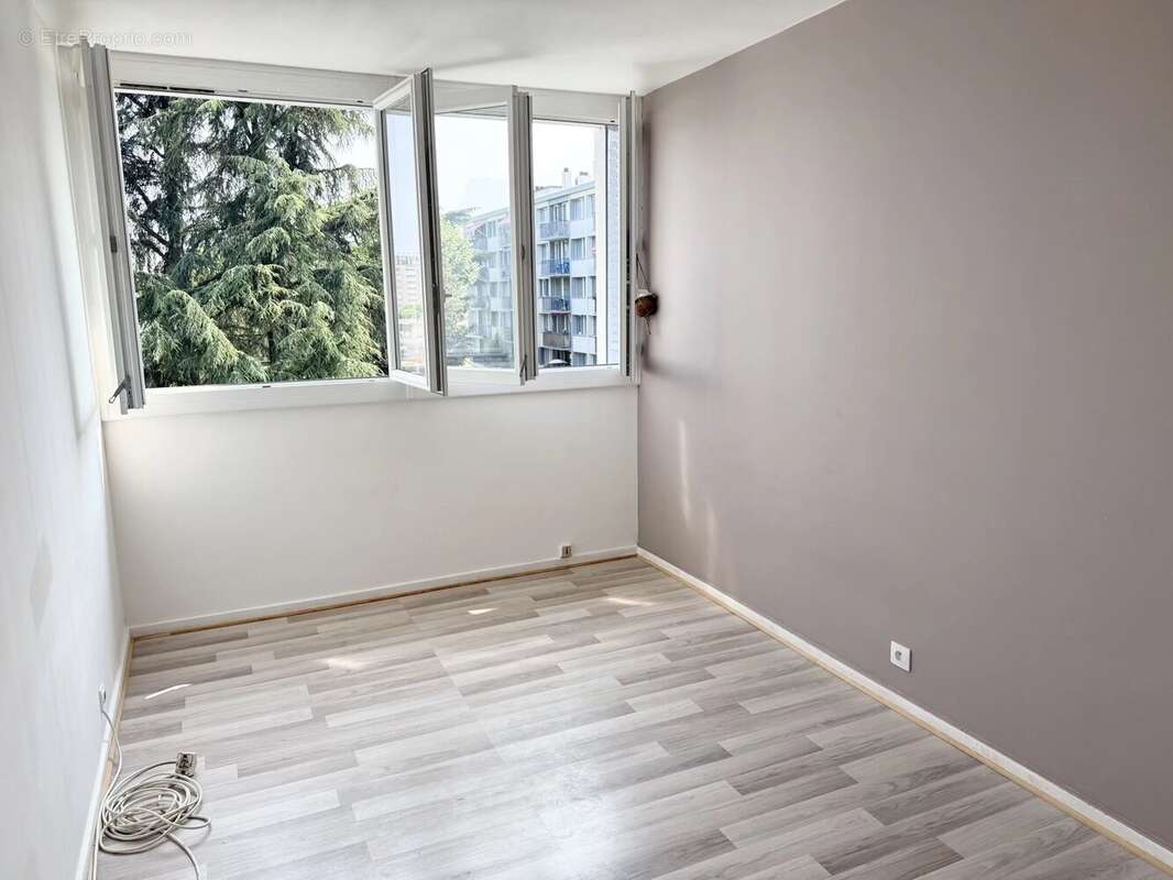 Appartement à LE PONT-DE-CLAIX