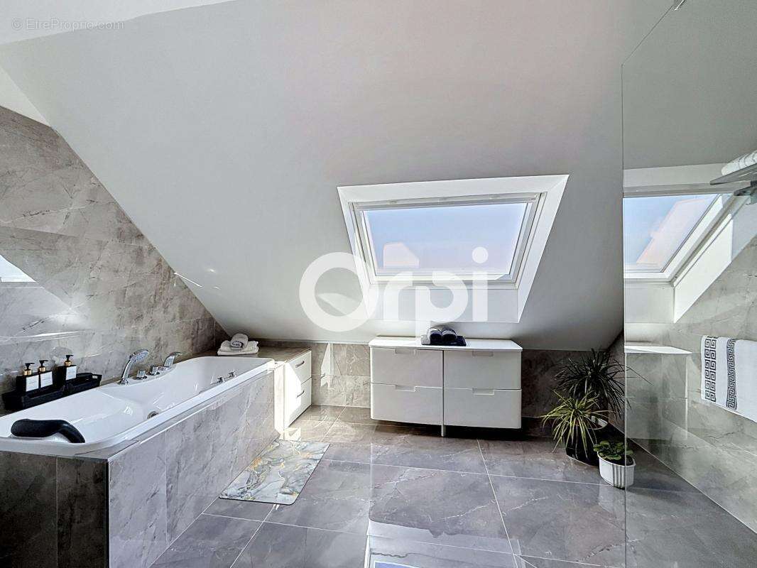 À vendre - Maison Familiale de 253m² avec appartement indépendant - 618 000€ FAI - photo 21