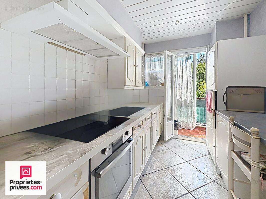 Marseille Appartement T4 st tronc balcons cave et stationnement - photo 3