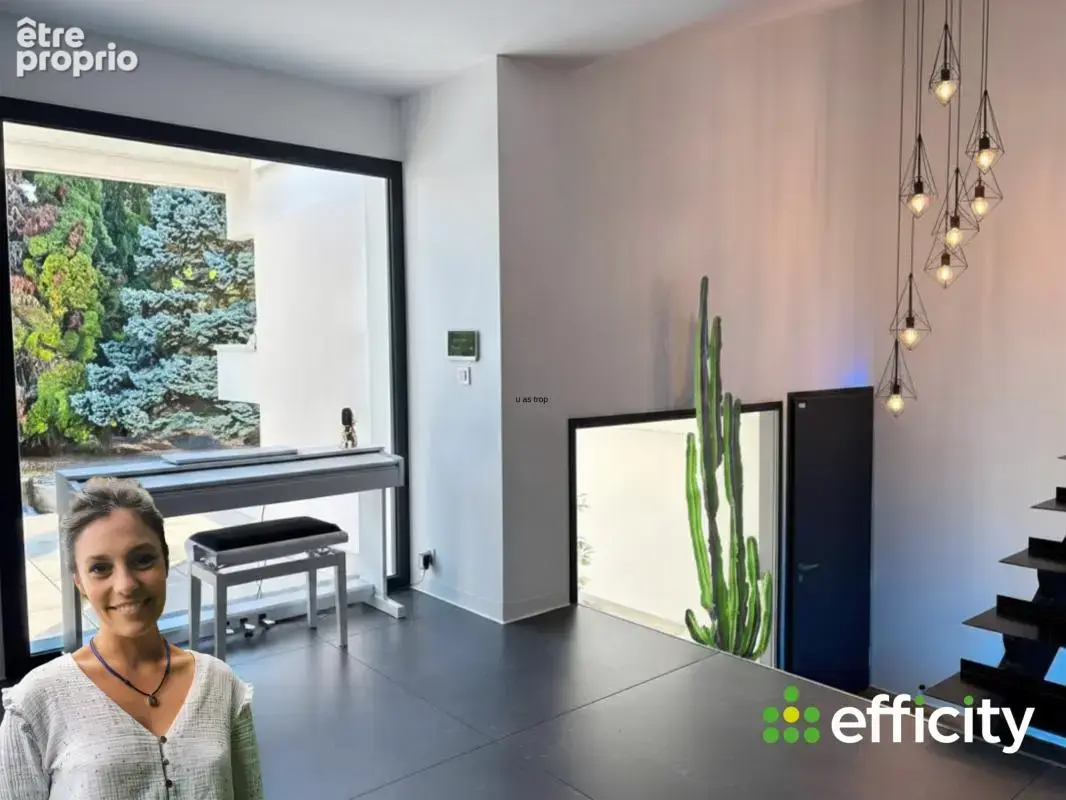 Maison 208 m² à Saint-Just-Saint-Rambert  - photo 10