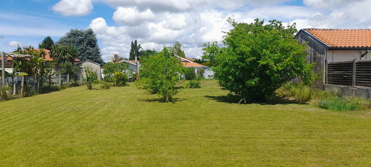 Terrain à SAINT-VINCENT-DE-TYROSSE