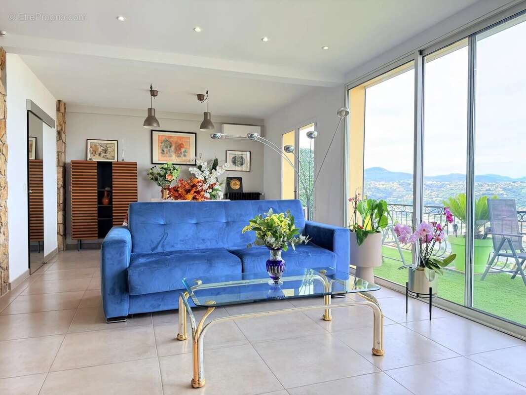 Appartement à SAINT-LAURENT-DU-VAR