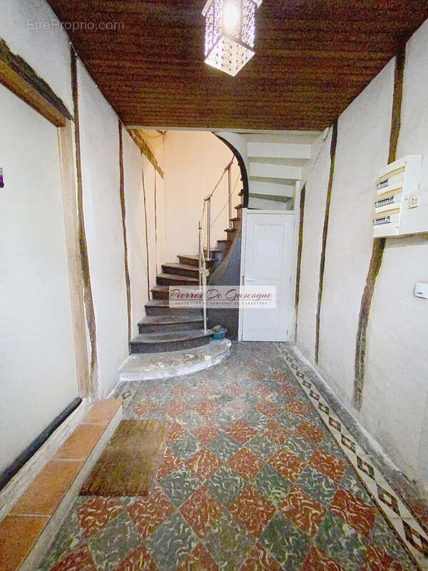 Maison à VIC-FEZENSAC