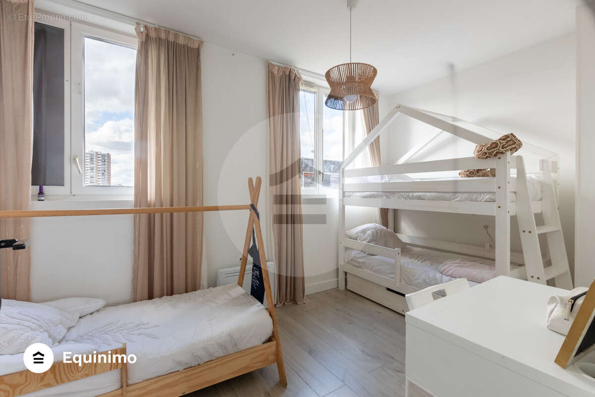 Appartement à LES LILAS