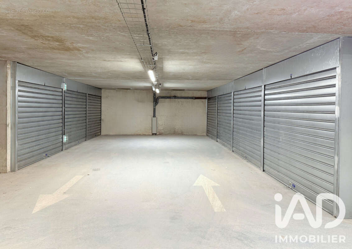 Parking 32 m² à Paris-19e  - photo 3