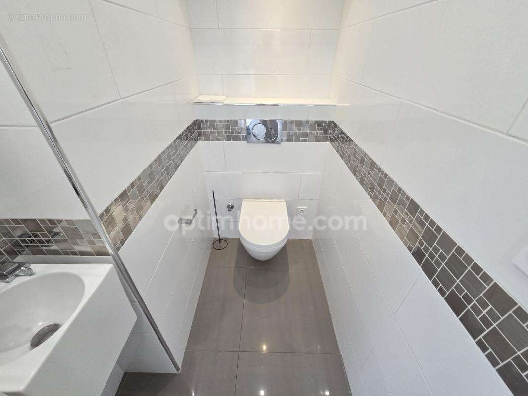 Sarcelles Village - Maison Contemporaine d'Exception - 204 m2 - 9 pièces / 5 Chambres - Prestations Haut de Gamme - Piscine et G - photo 12