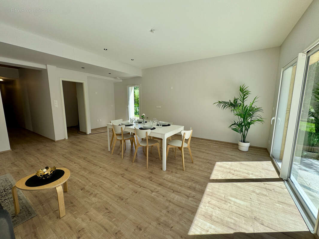 Maison 121 m² à Pugey  - photo 4