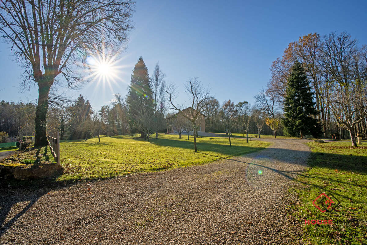 Maison à SAVIGNAC-LES-EGLISES