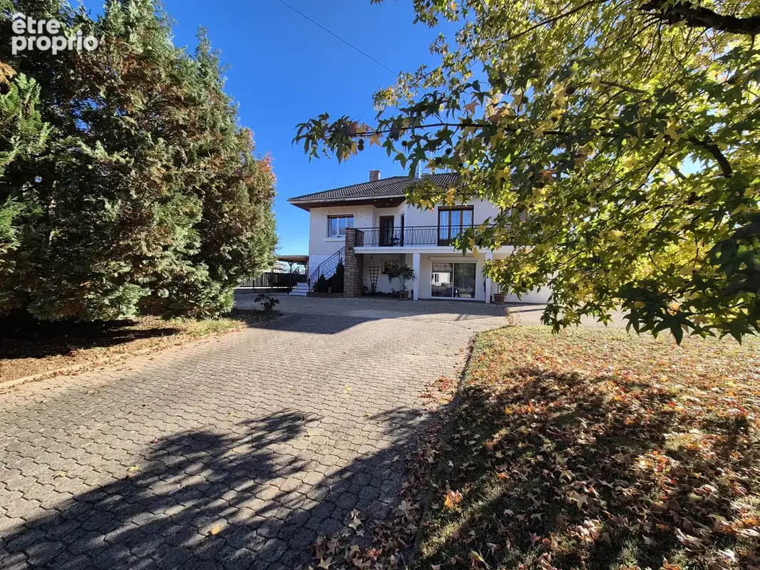 Maison familiale de 176 m2   5 chambres avec Terrain de 2 030 m2 avec potentiel constructible - photo 1