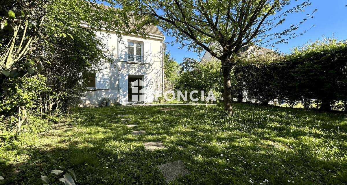 Maison à SAINT-PIERRE-DU-PERRAY