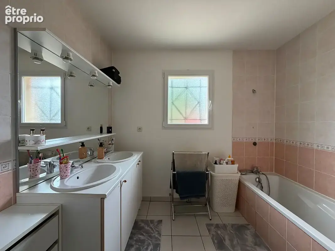 Maison plain-pied 102m² - 4 chambres - jardin - garage - photo 9