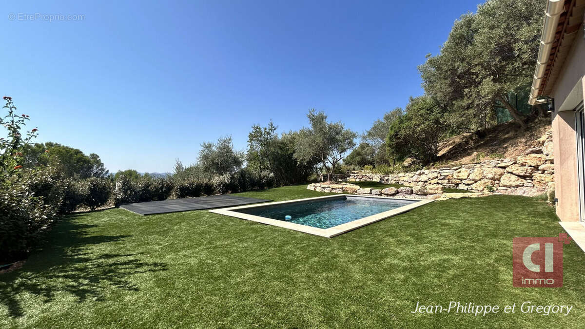 Villa de standing  Piscine, garage, terrain de 1 874 m² et vue incroyable - photo 3