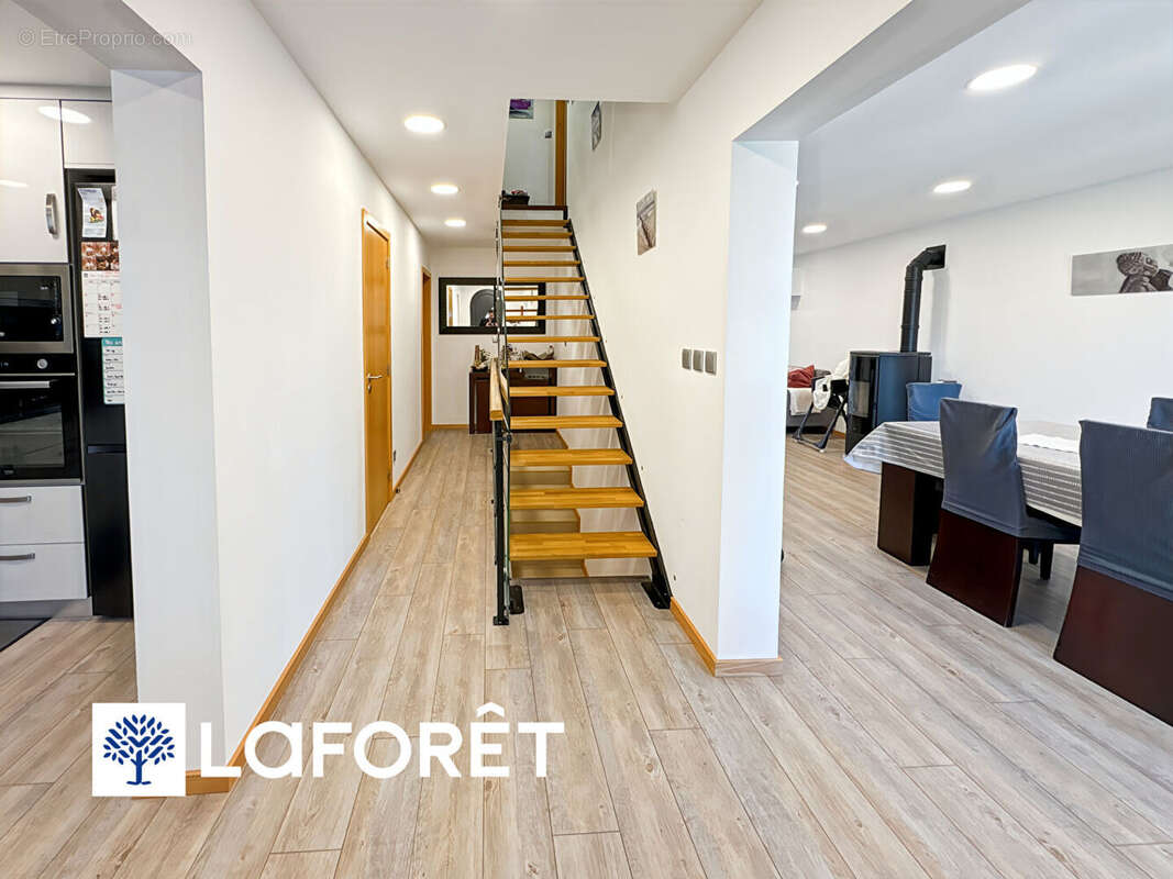 Maison à SAINTE-GENEVIEVE-DES-BOIS