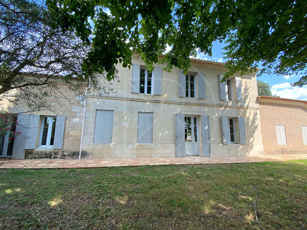 Maison à SAINT-EMILION
