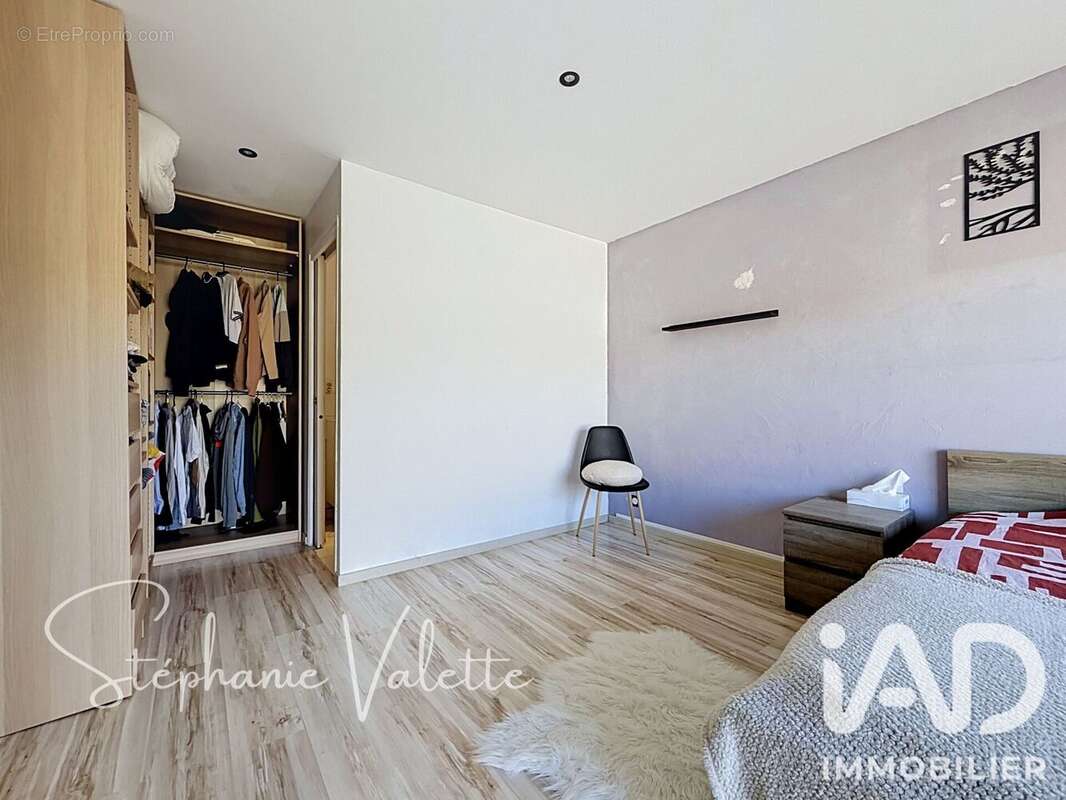 Maison 121 m² à Mours-Saint-Eusebe  - photo 9