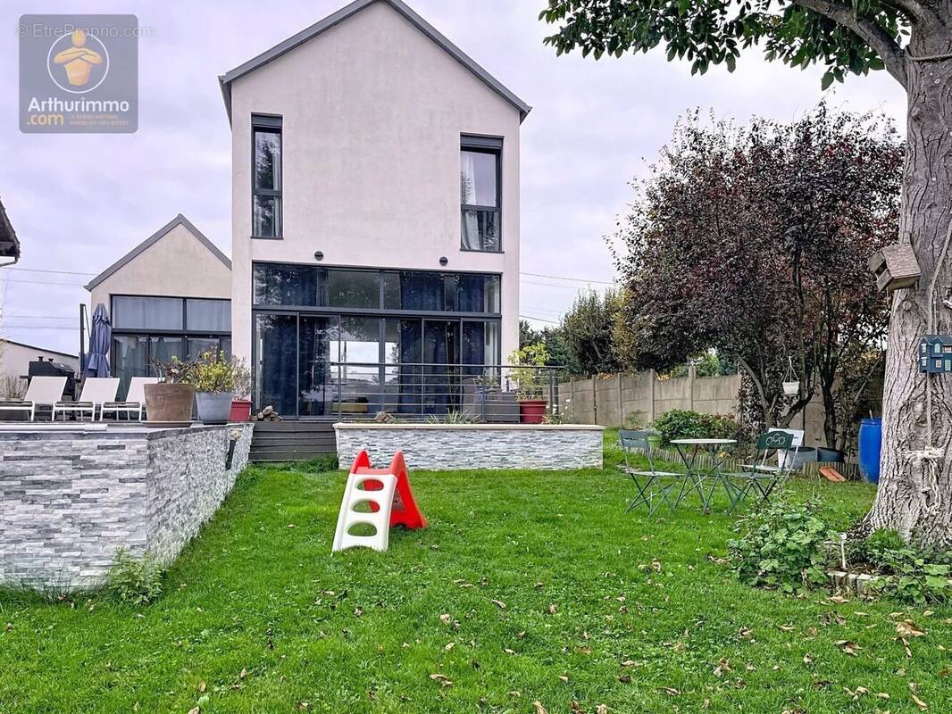 Maison à VARENNES-JARCY