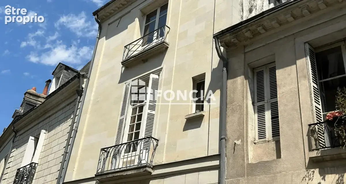 Immeuble entre la Cathédrale et le Théâtre - photo 1