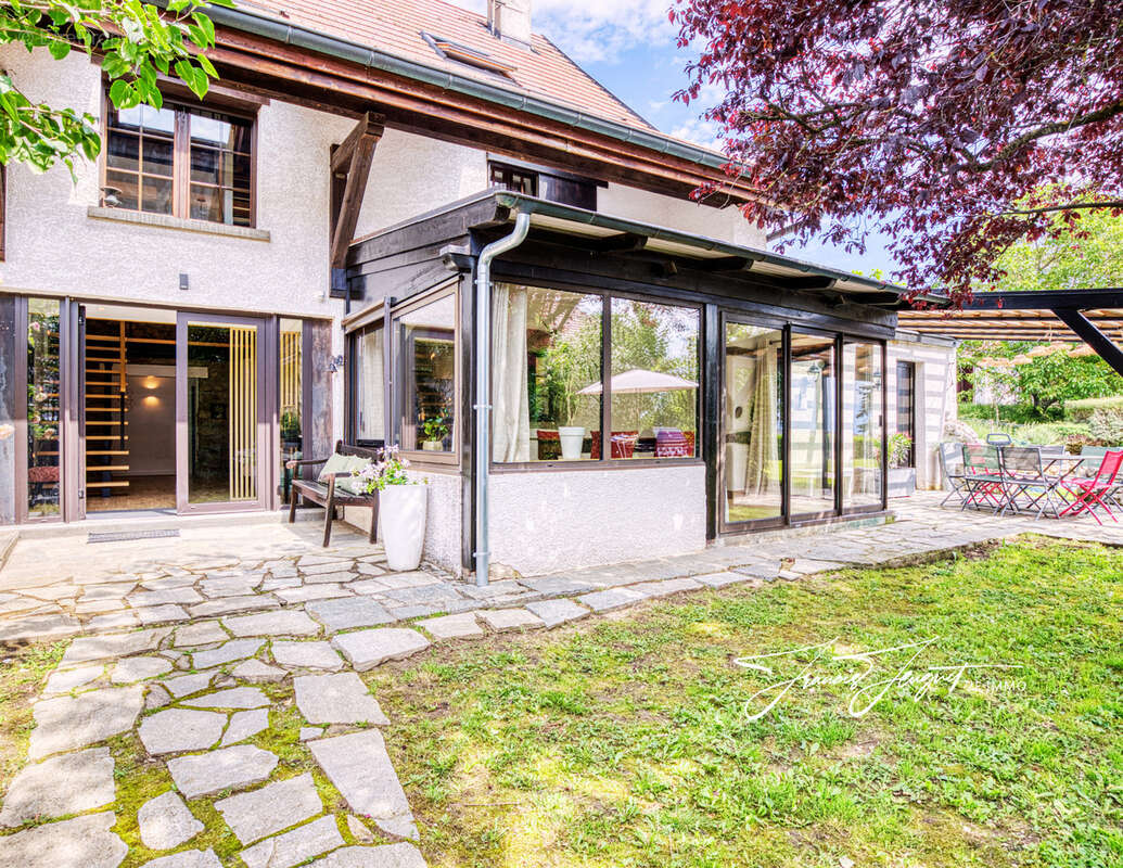 Maison à PERS-JUSSY