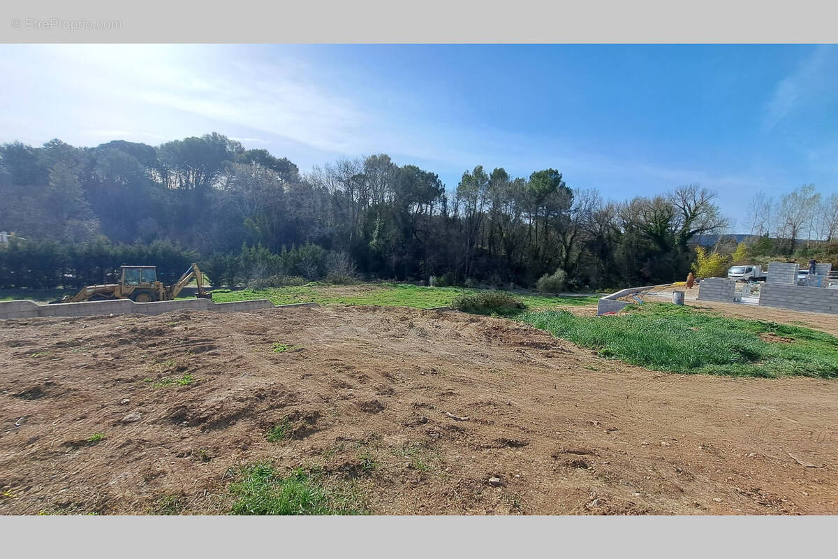 Terrain à VILLECROZE
