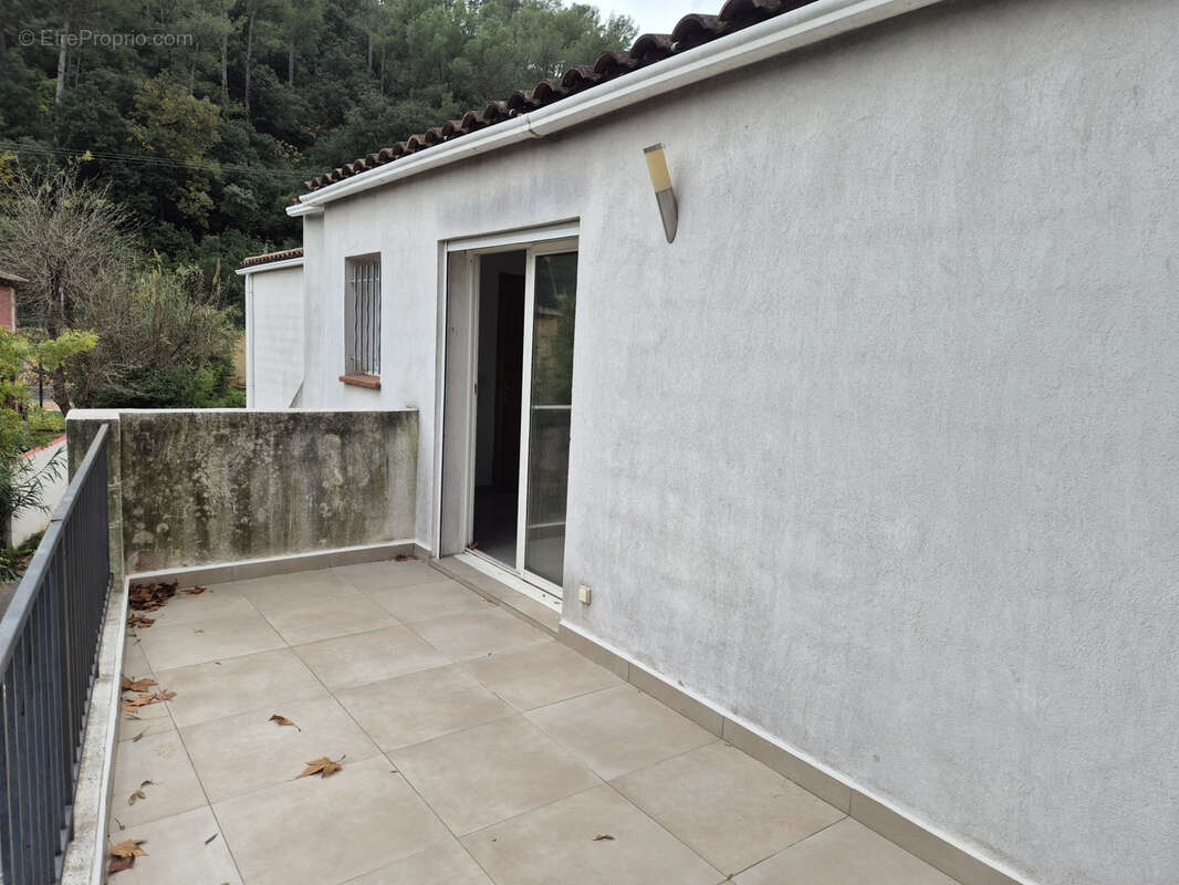 Appartement à SOLLIES-TOUCAS