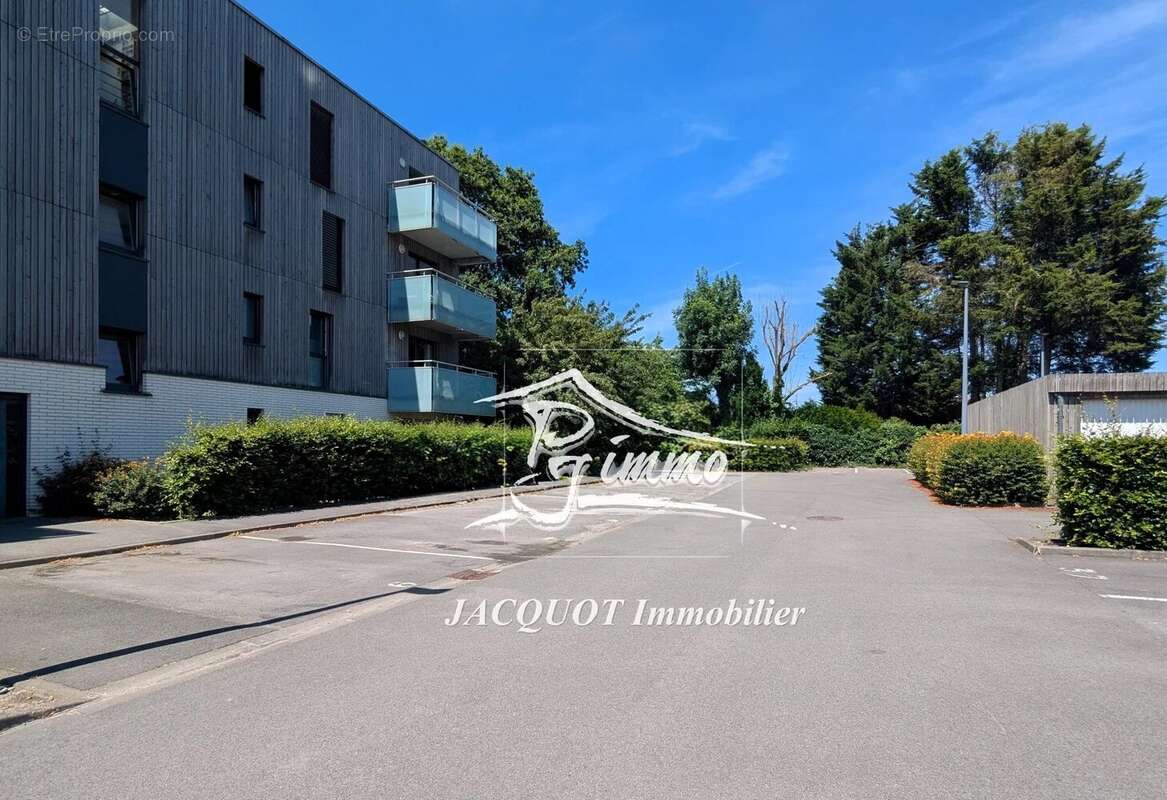 Appartement à NEUVILLE-EN-FERRAIN