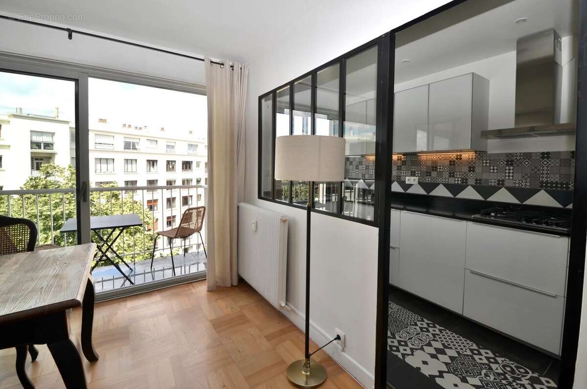 Appartement à PARIS-16E
