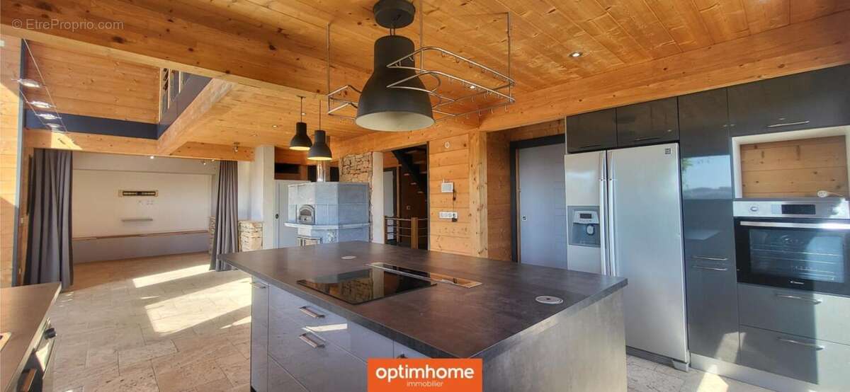 Une propriété d'exception sur les hauteurs offrant une vue imprenable - photo 11