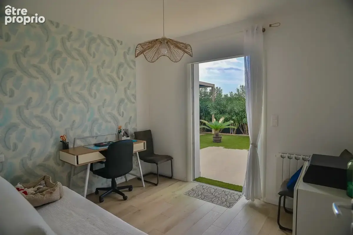 VILLENEUVE-LOUBET - Villa récente 4 Chambres – 120 M² – Piscine – Proche village - photo 13