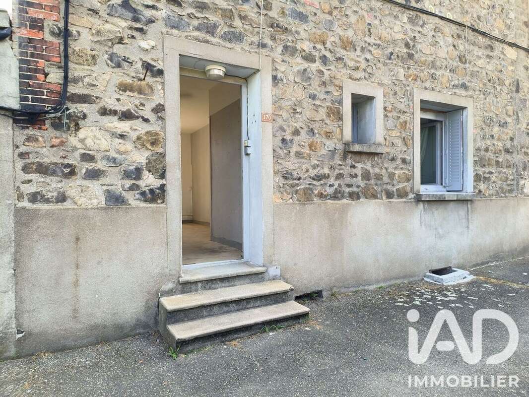 Appartement 38 m² à Sainte-Foy-L'argentiere  - photo 2