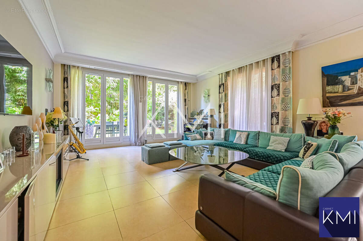 Appartement à NEUILLY-SUR-SEINE