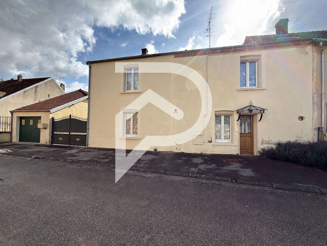 Maison à CHATEAUVILLAIN