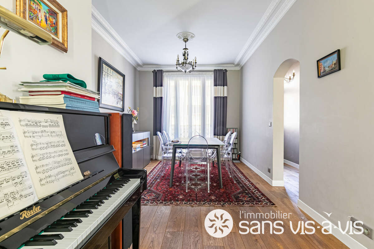 Maison à COURBEVOIE