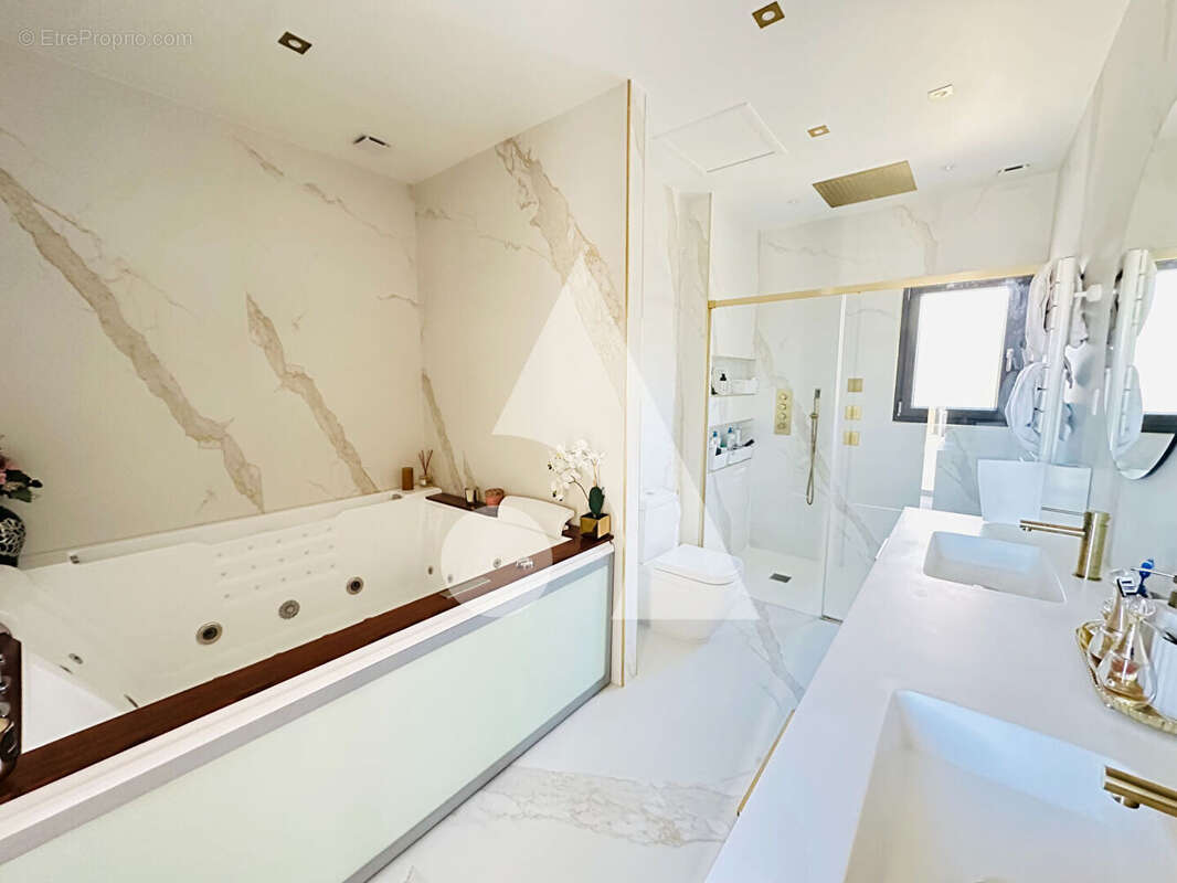 Maison à LA MOTTE-D&#039;AIGUES