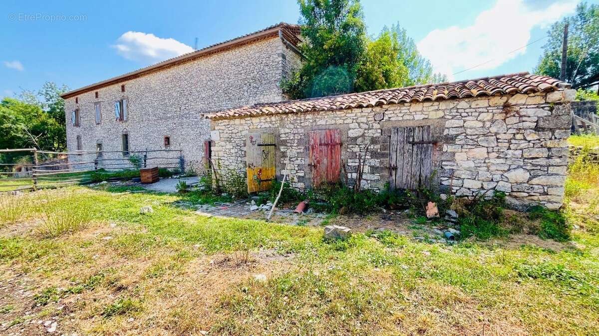 Corps de ferme 7 pièce(s) 340 m2 - photo 16
