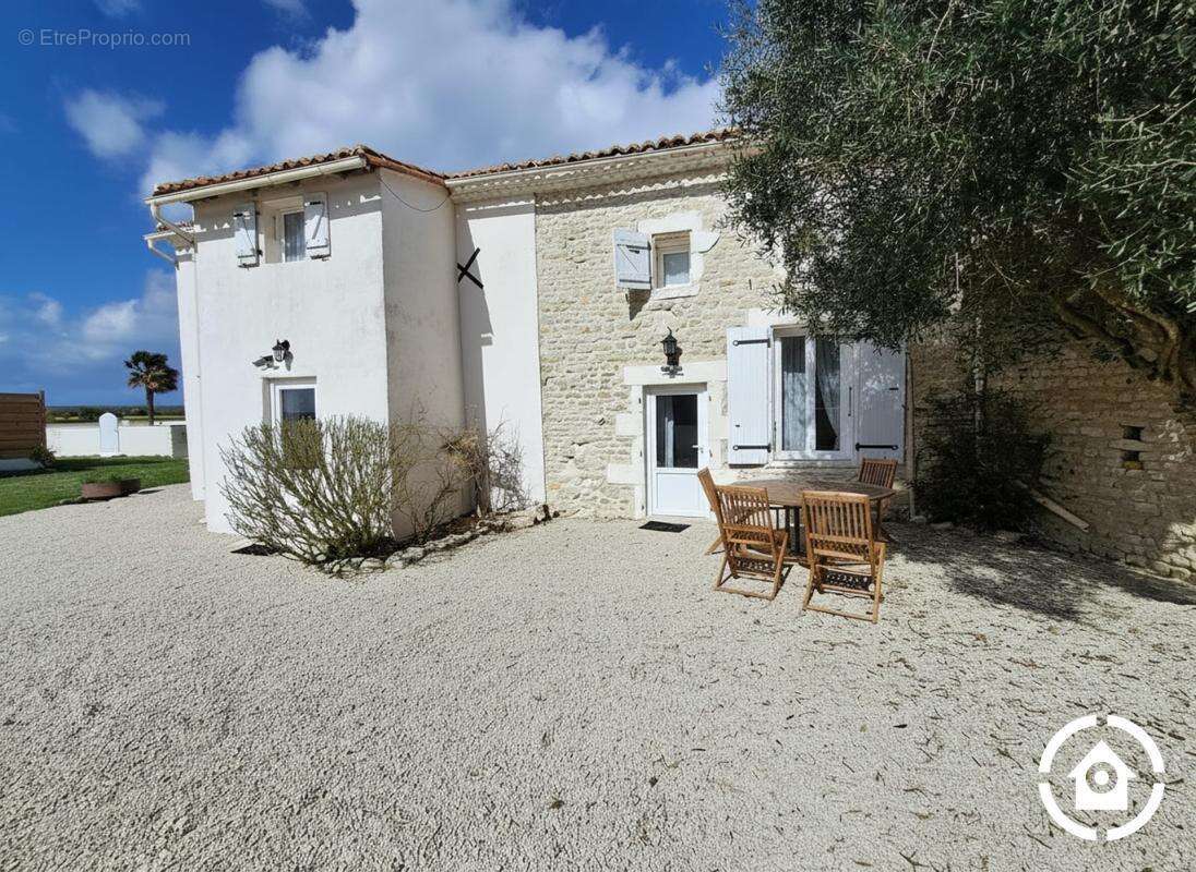 Maison à LE GICQ