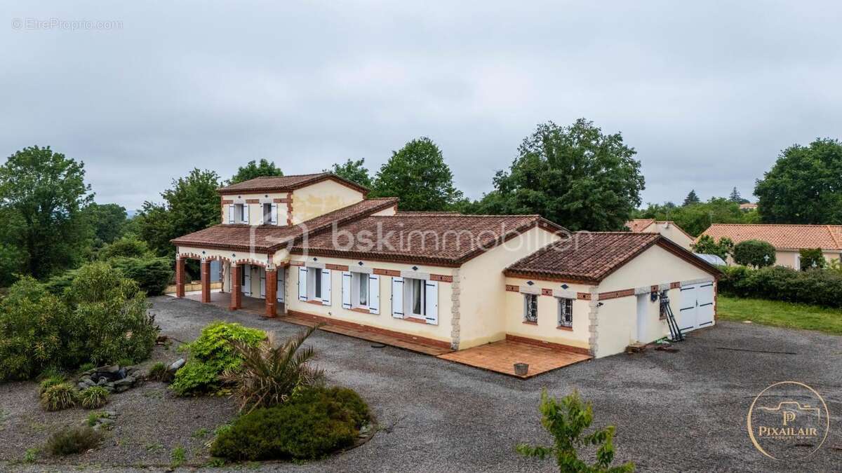 Maison à MONCOUTANT