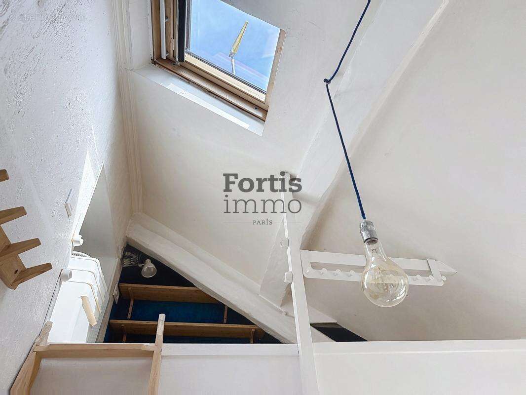 Paris 2 - charmante studette - dernier etage - calme absolu - photo 3