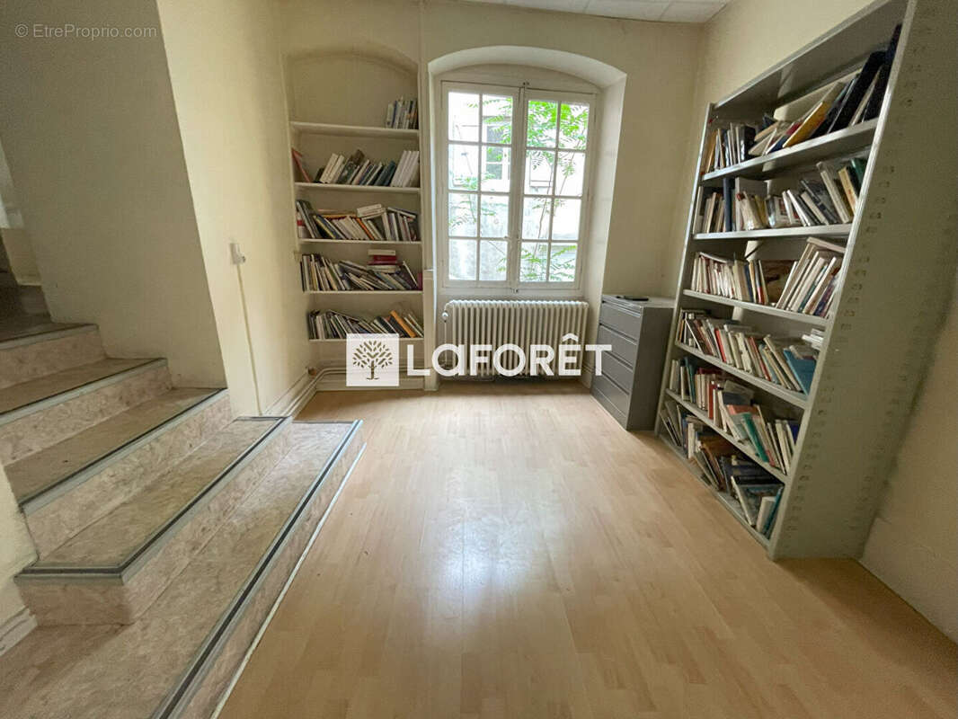 Commerce à LONS-LE-SAUNIER