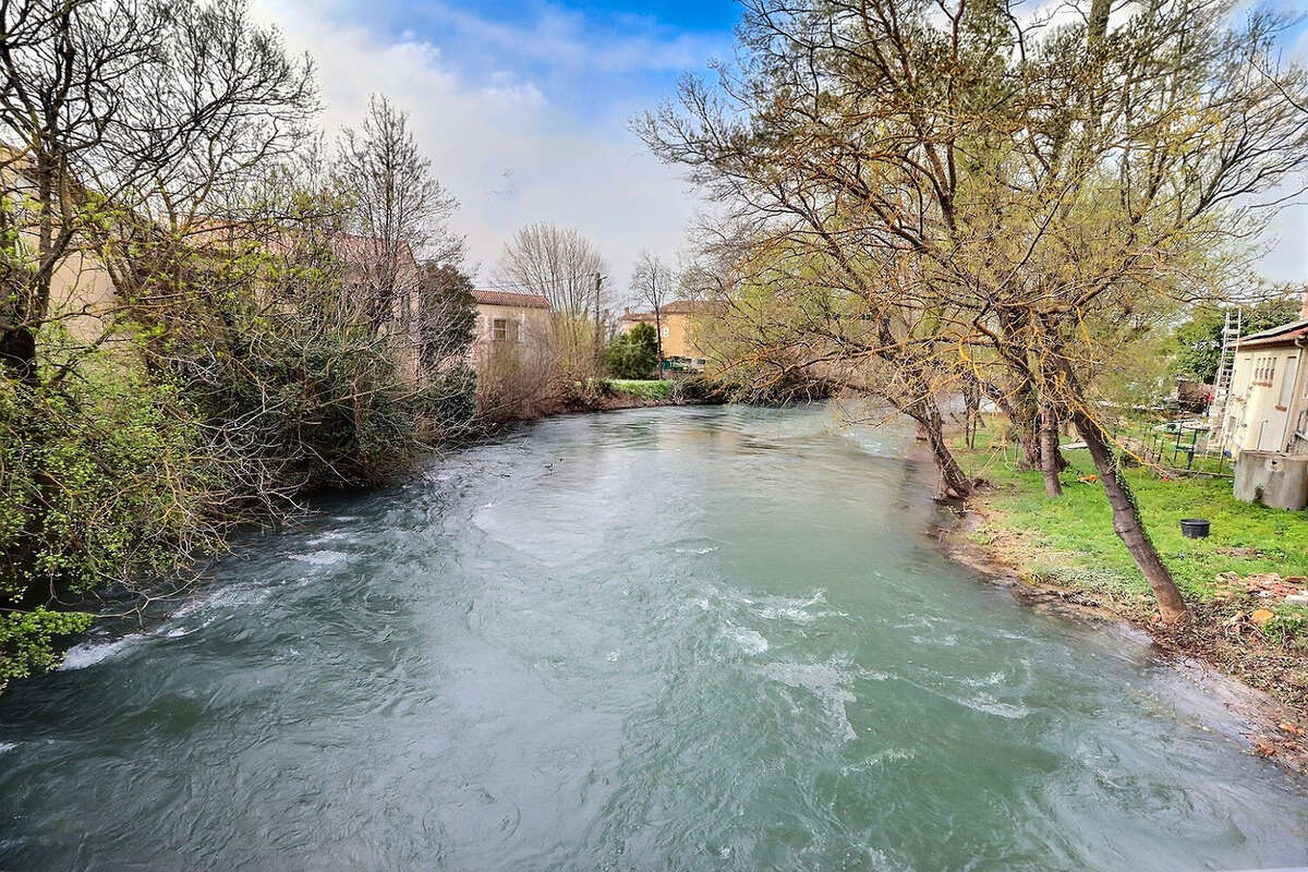 Appartement à ENTRAIGUES-SUR-LA-SORGUE