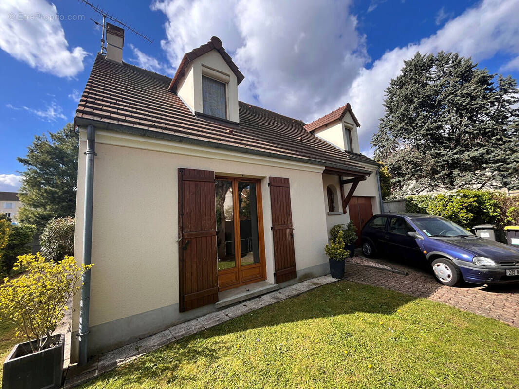 Maison à SAINTE-GENEVIEVE-DES-BOIS