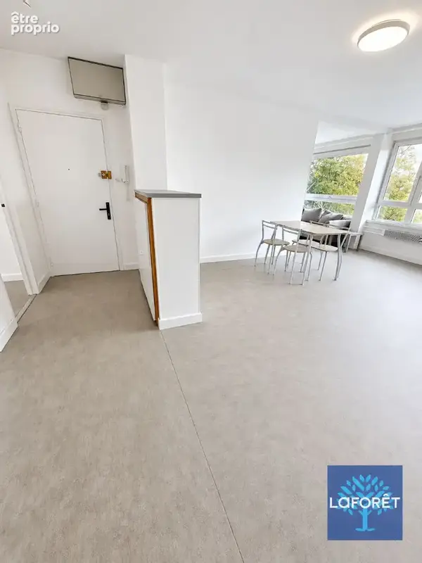 NANCY   Quartier Fac de Lettres Bel Appartement de 3 pièces lumineux et  meublé de  65 m2 2 Chambres  Vue dégagée GARAGE fermé e - photo 2