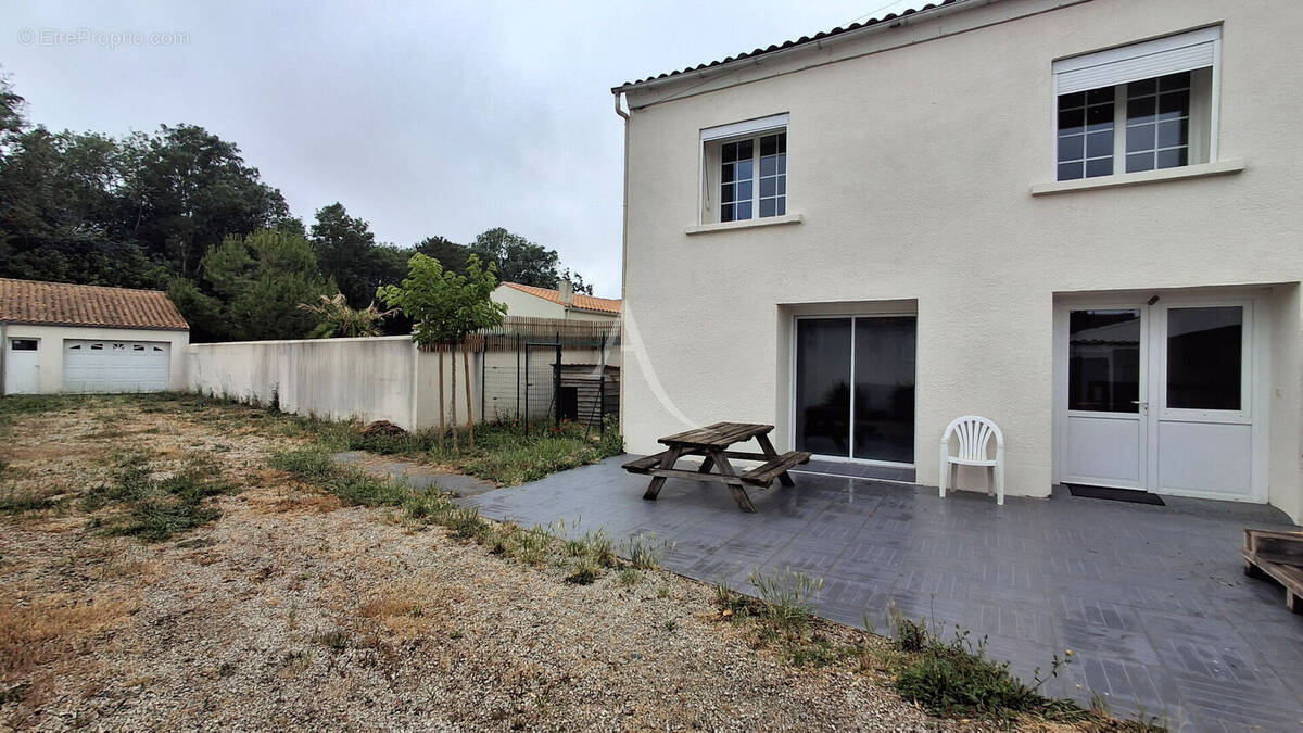 Maison à SALLES-SUR-MER