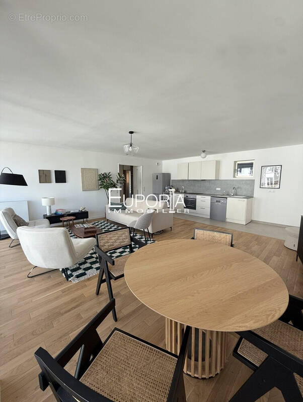 Appartement à PARIS-15E