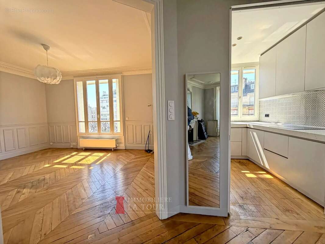 Appartement à PARIS-16E