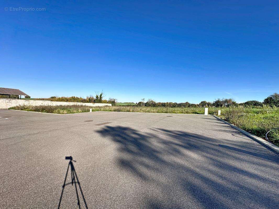 Terrain à SATOLAS-ET-BONCE