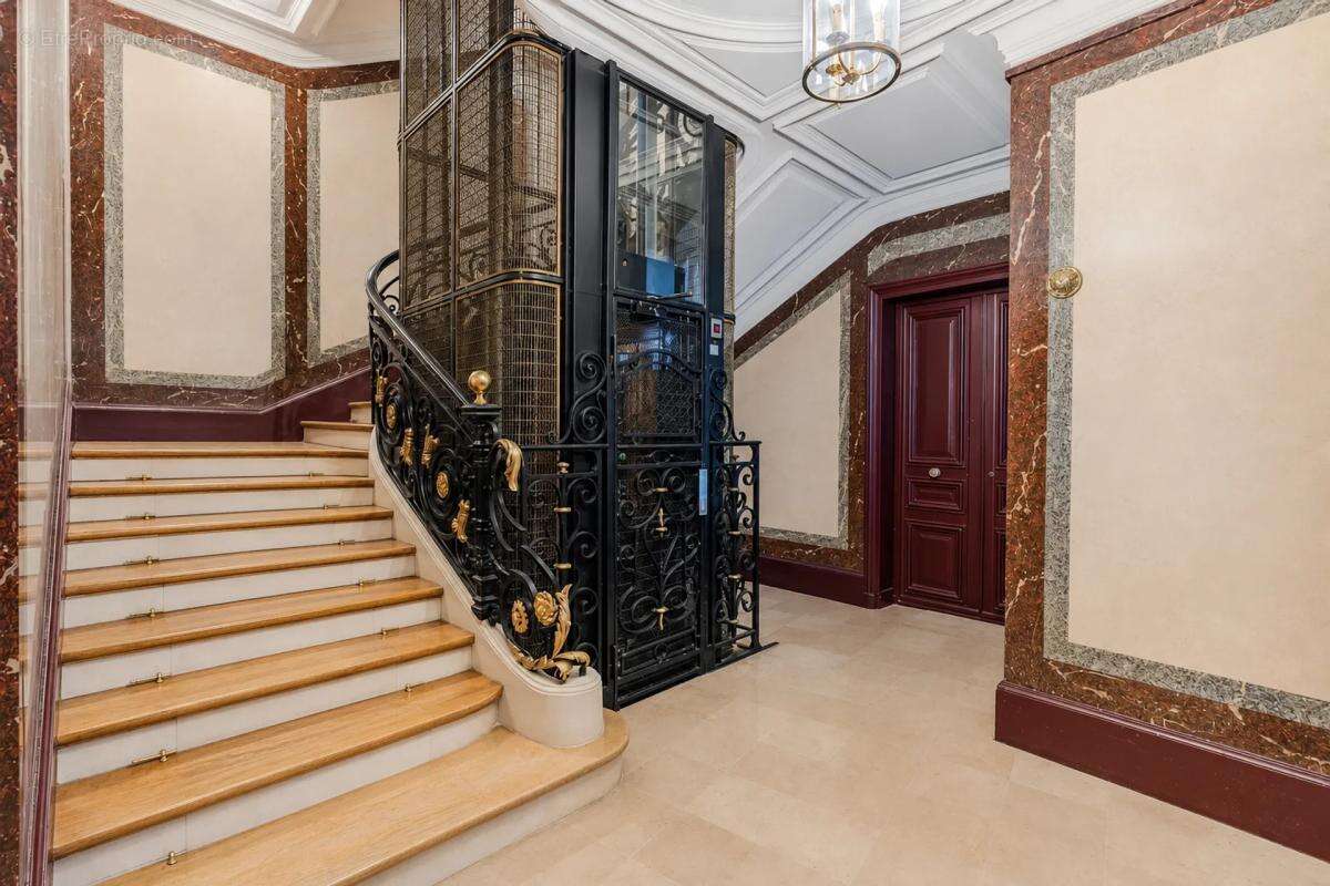 Élégant 6 pièces de 166 m² à Kléber - photo 16