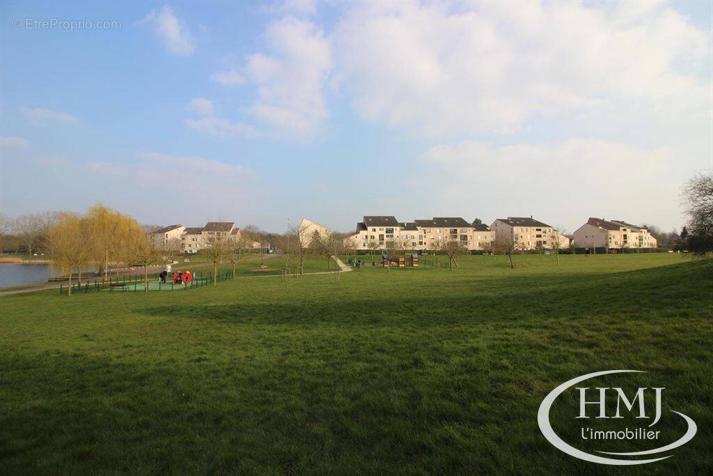Appartement à COURCOURONNES