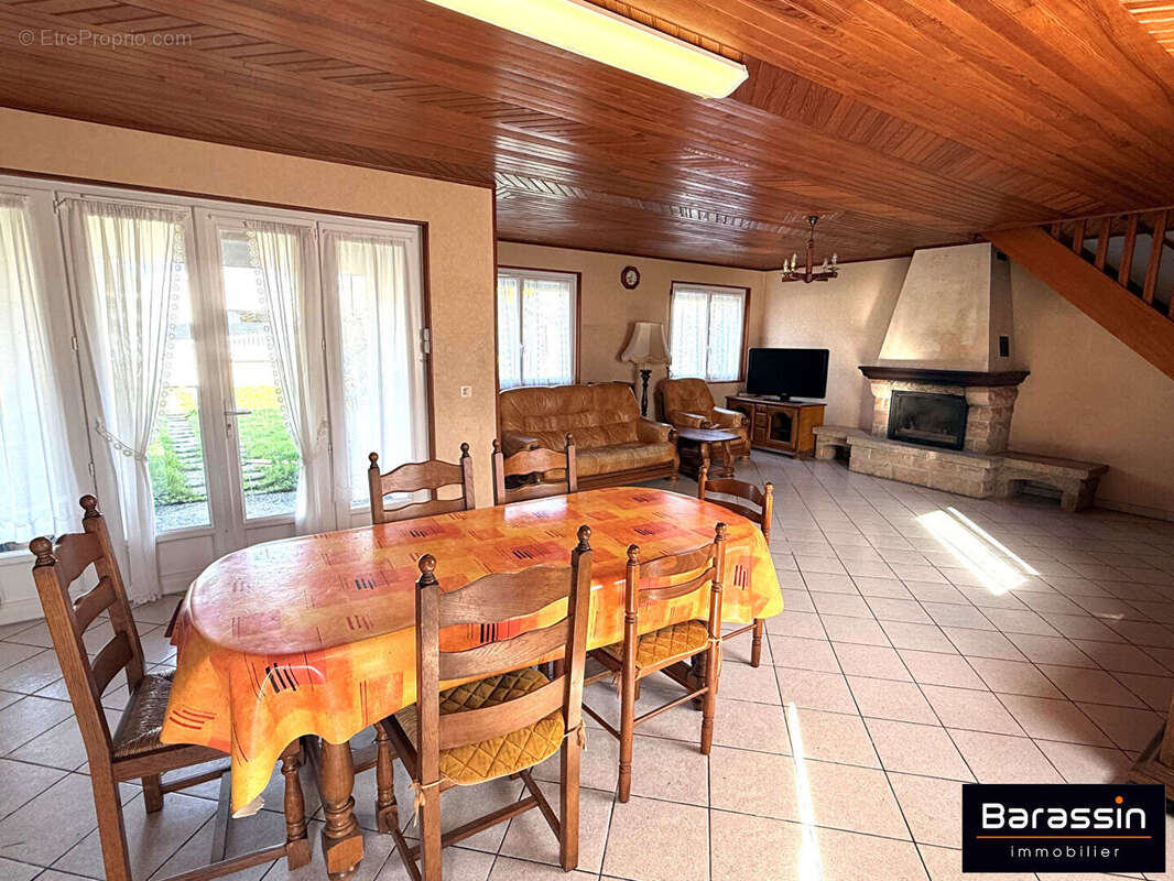 Maison à AGON-COUTAINVILLE