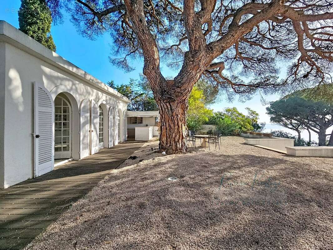 Villa avec vue mer panoramique sur la baie de Saint-Tropez - photo 2